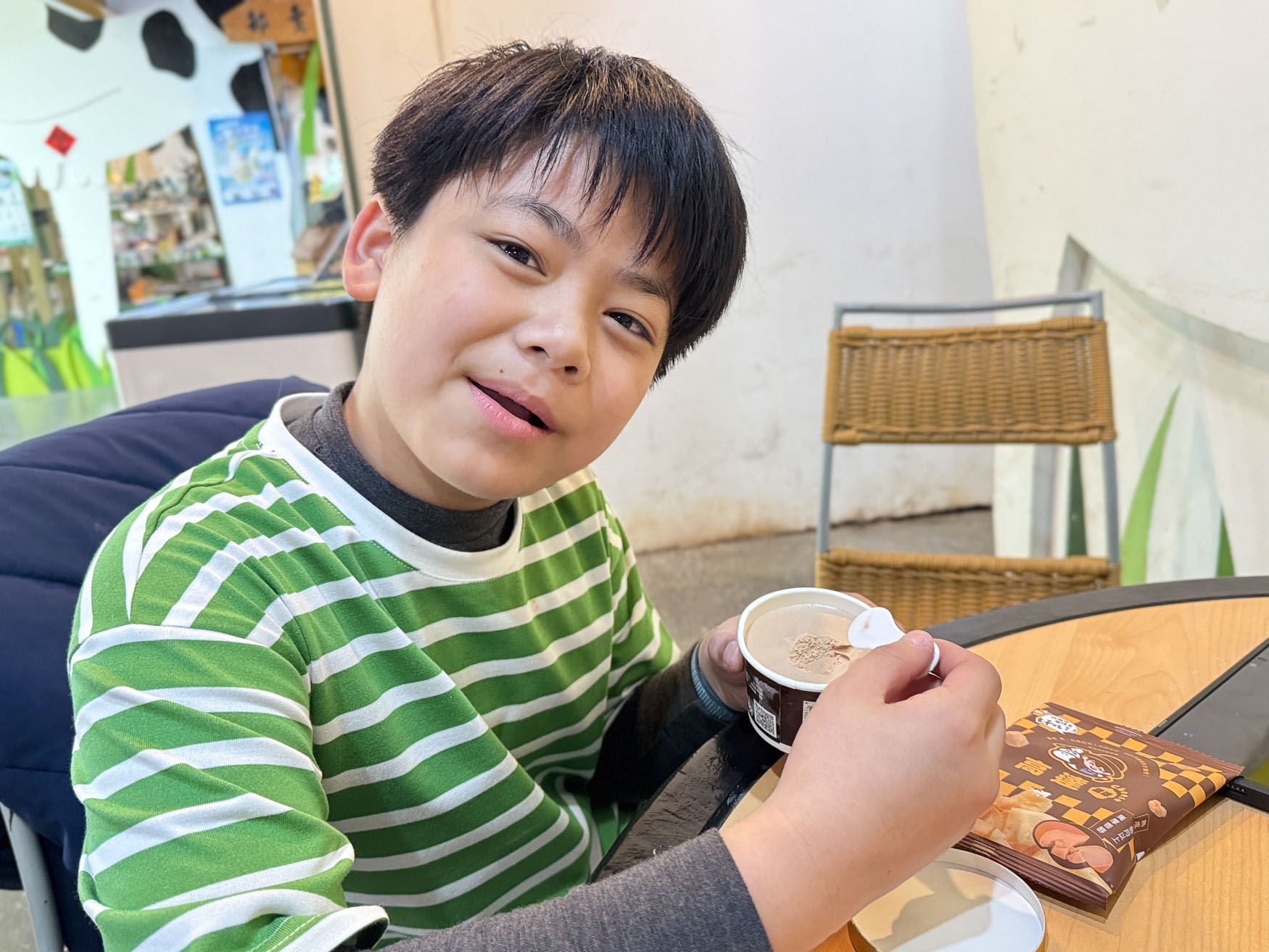 苗栗|四方鮮乳牧場》2025門票資訊,大型滑草區、草皮活動區、鮮乳饅頭、鮮乳冰淇淋。 - 第15張圖