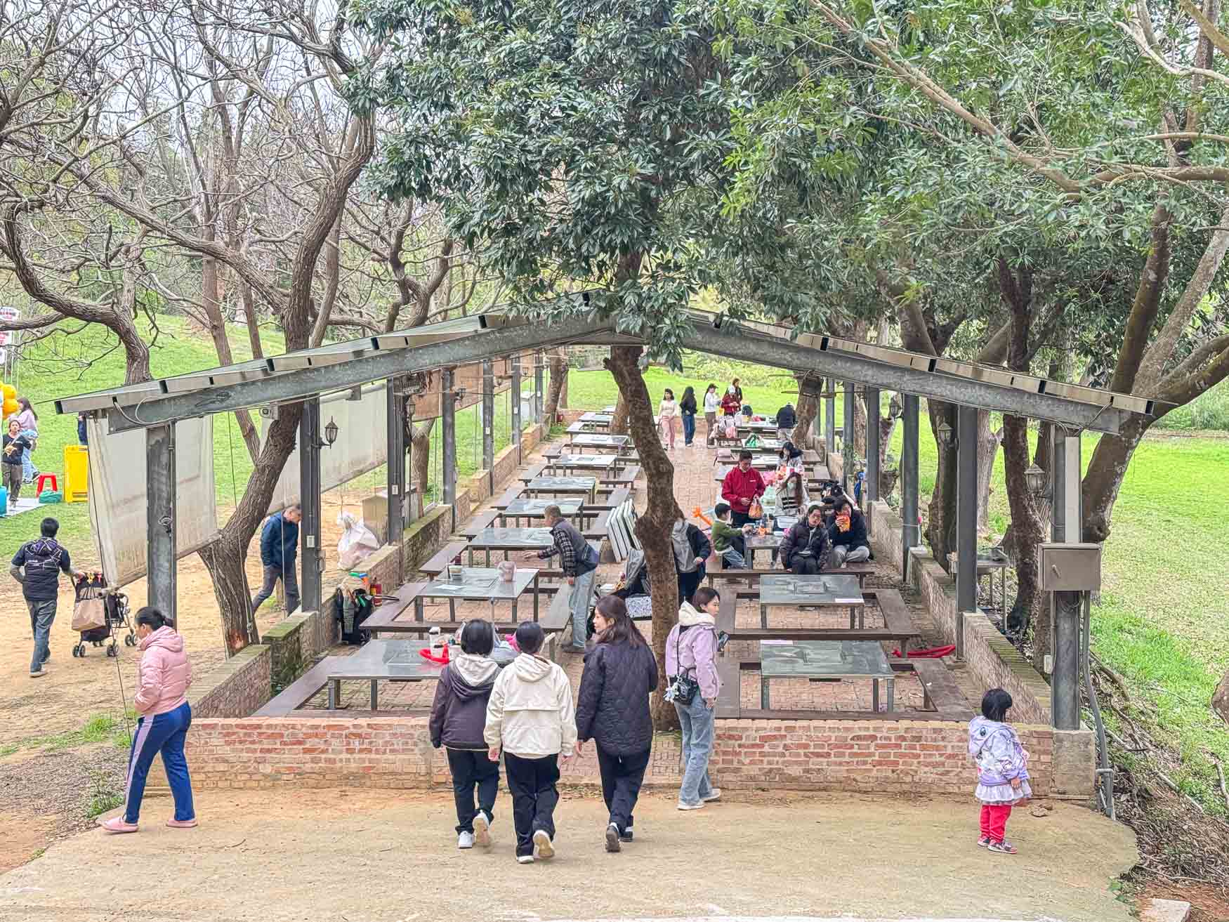 苗栗|四方鮮乳牧場》2025門票資訊,大型滑草區、草皮活動區、鮮乳饅頭、鮮乳冰淇淋。 - 第39張圖