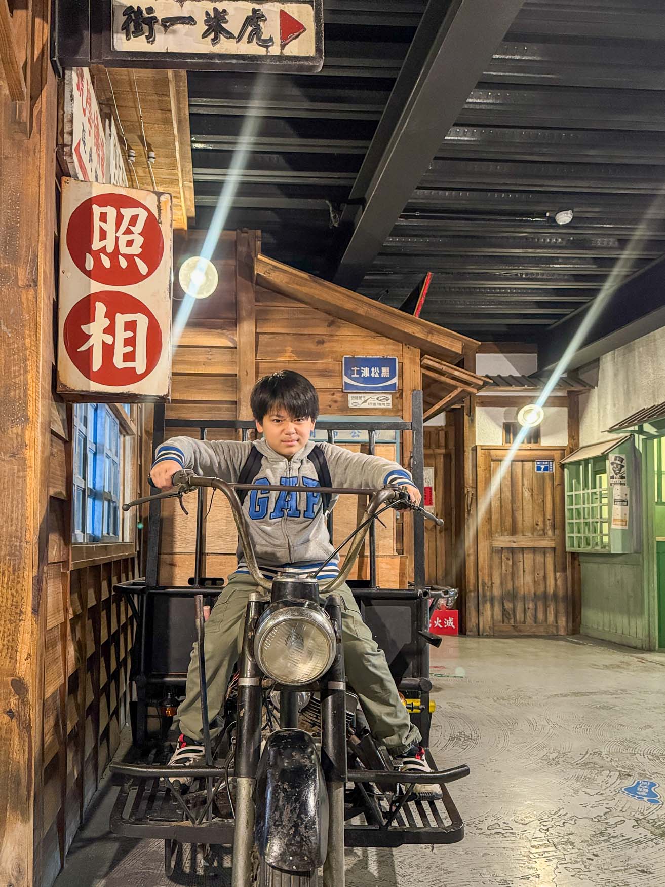 宜蘭|虎牌米粉觀光工廠》復古懷舊造景美拍 炒米粉吃到飽 巨大老虎巴士 - 第32張圖