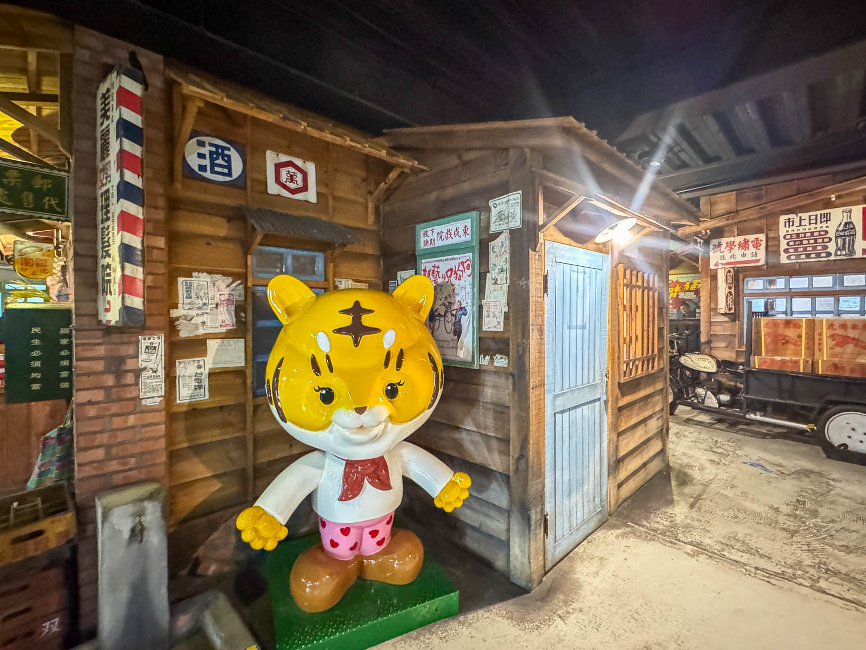 宜蘭|虎牌米粉觀光工廠》復古懷舊造景美拍 炒米粉吃到飽 巨大老虎巴士 - 第39張圖