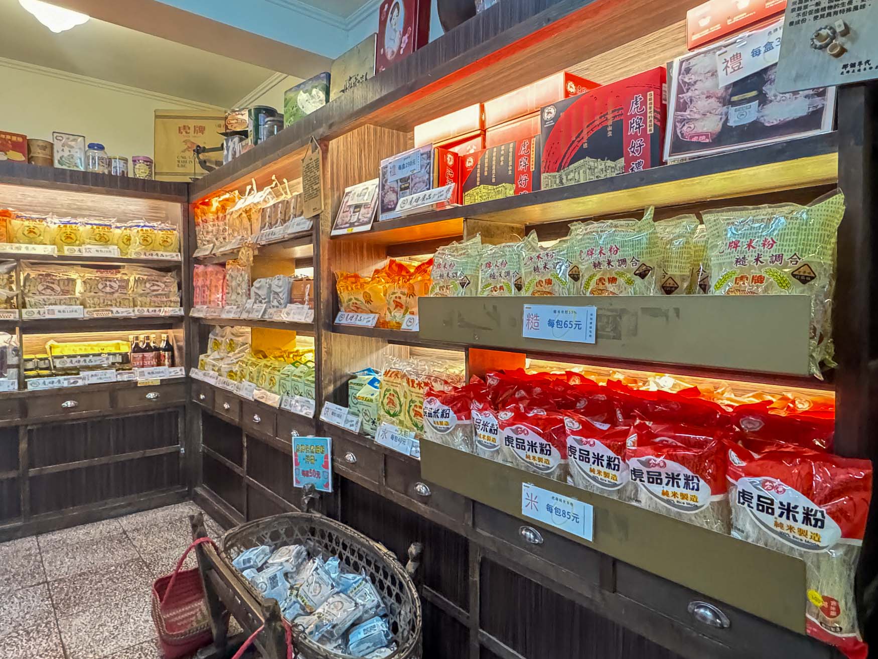 宜蘭|虎牌米粉觀光工廠》復古懷舊造景美拍 炒米粉吃到飽 巨大老虎巴士 - 第55張圖