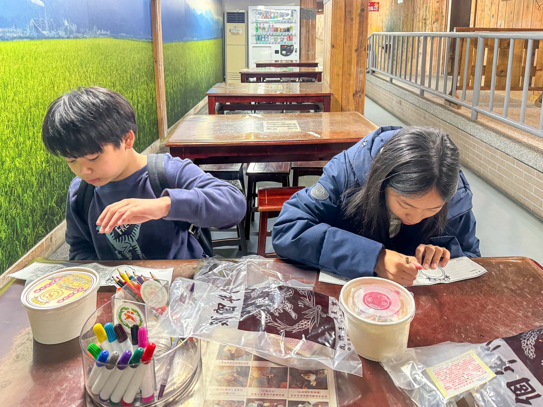 宜蘭|虎牌米粉觀光工廠》復古懷舊造景美拍 炒米粉吃到飽 巨大老虎巴士 - 第62張圖