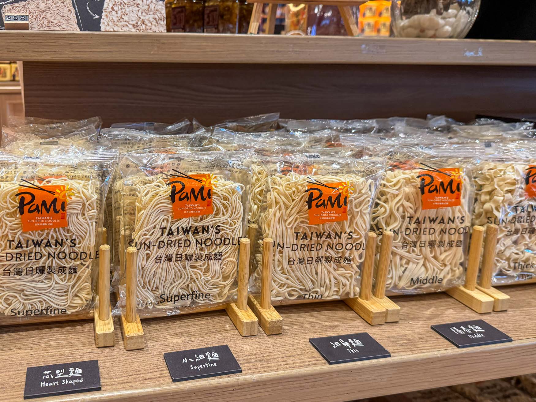 宜蘭|虎牌米粉觀光工廠》復古懷舊造景美拍 炒米粉吃到飽 巨大老虎巴士 - 第96張圖