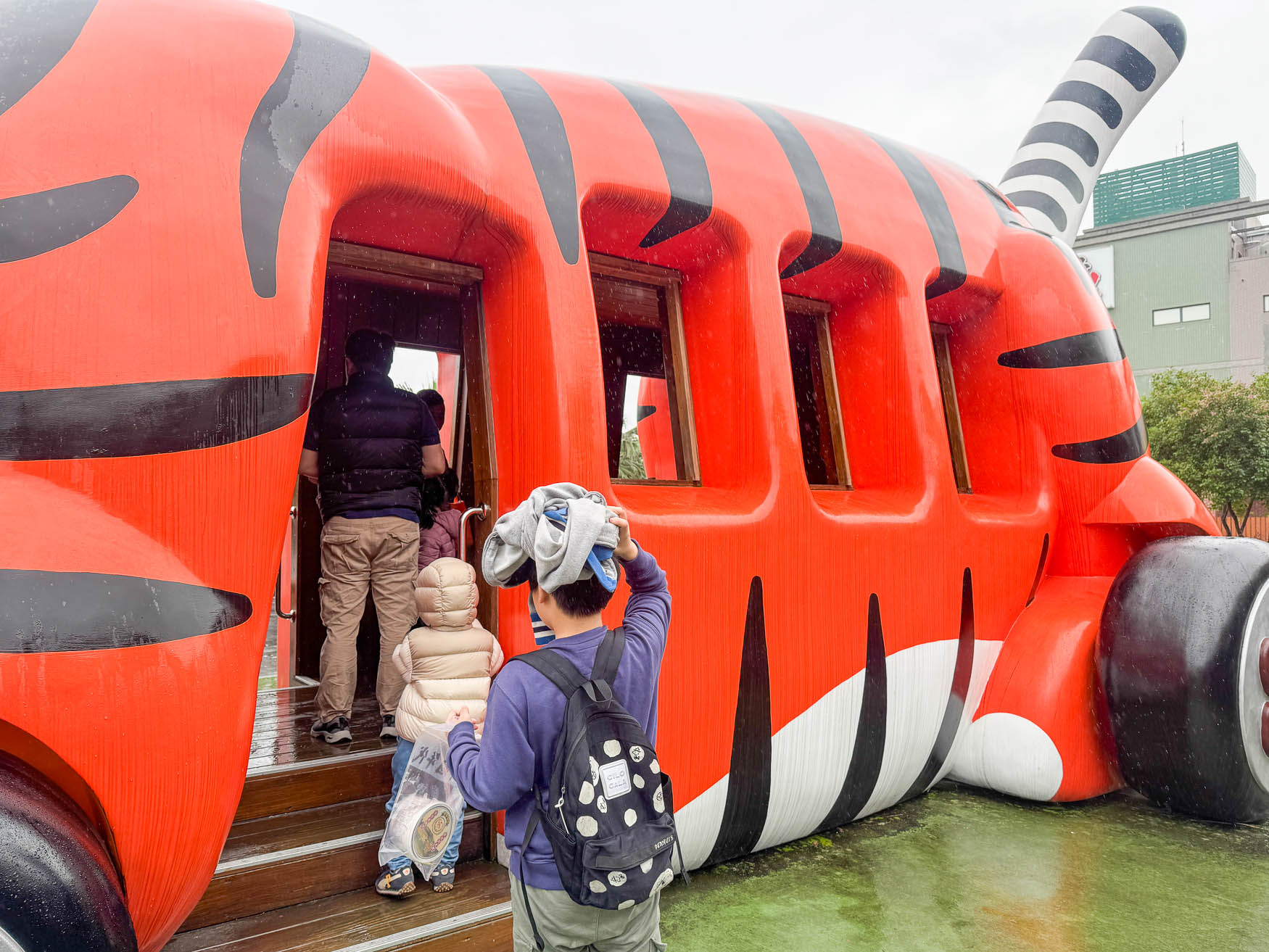 宜蘭|虎牌米粉觀光工廠》復古懷舊造景美拍 炒米粉吃到飽 巨大老虎巴士 - 第7張圖