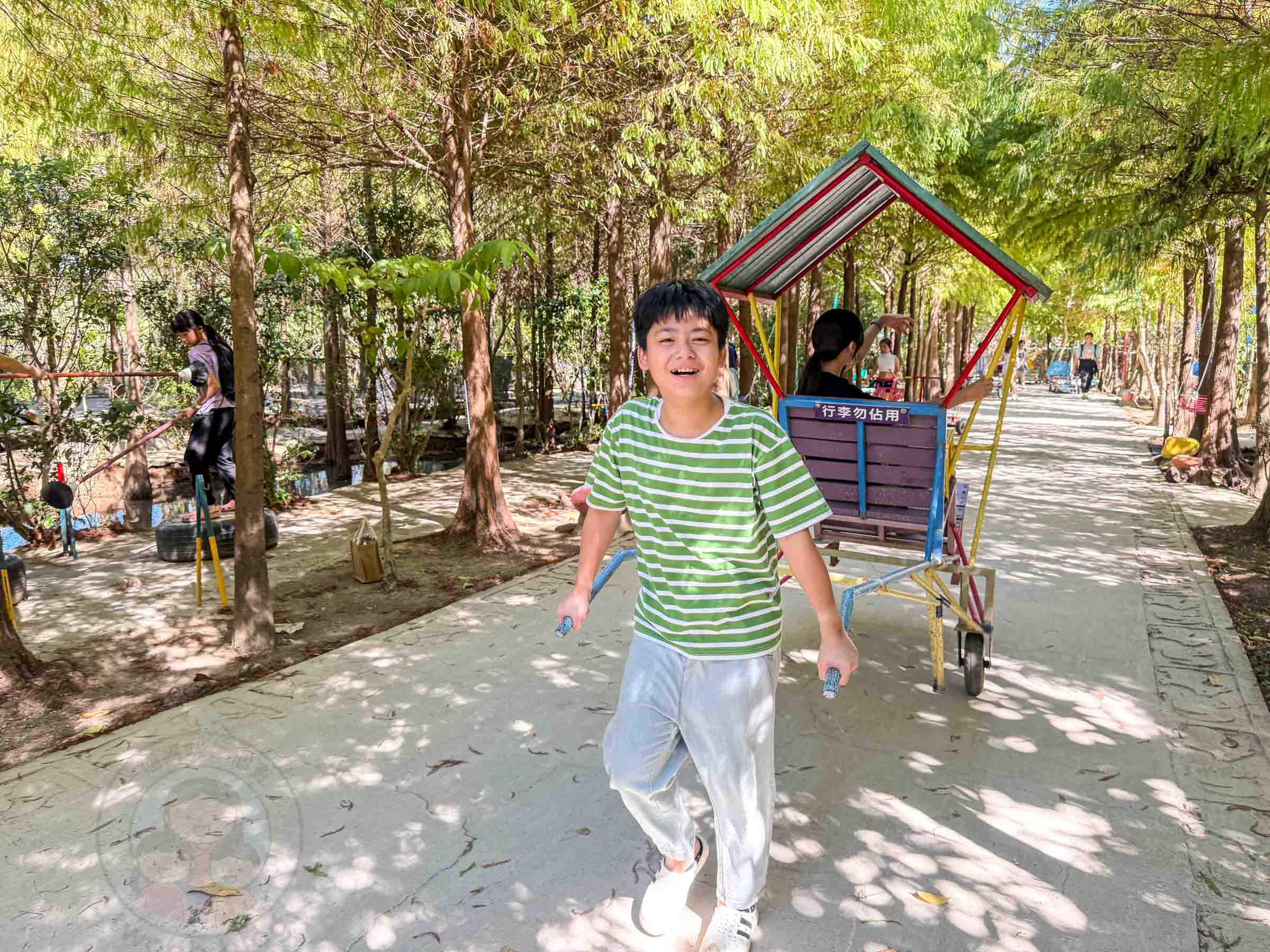 桃園|野趣森林》2025桃園親子景點!不插電迪士尼遊樂園,水陸空400項遊具一路暢玩,HIGH玩一整天。 - 第16張圖