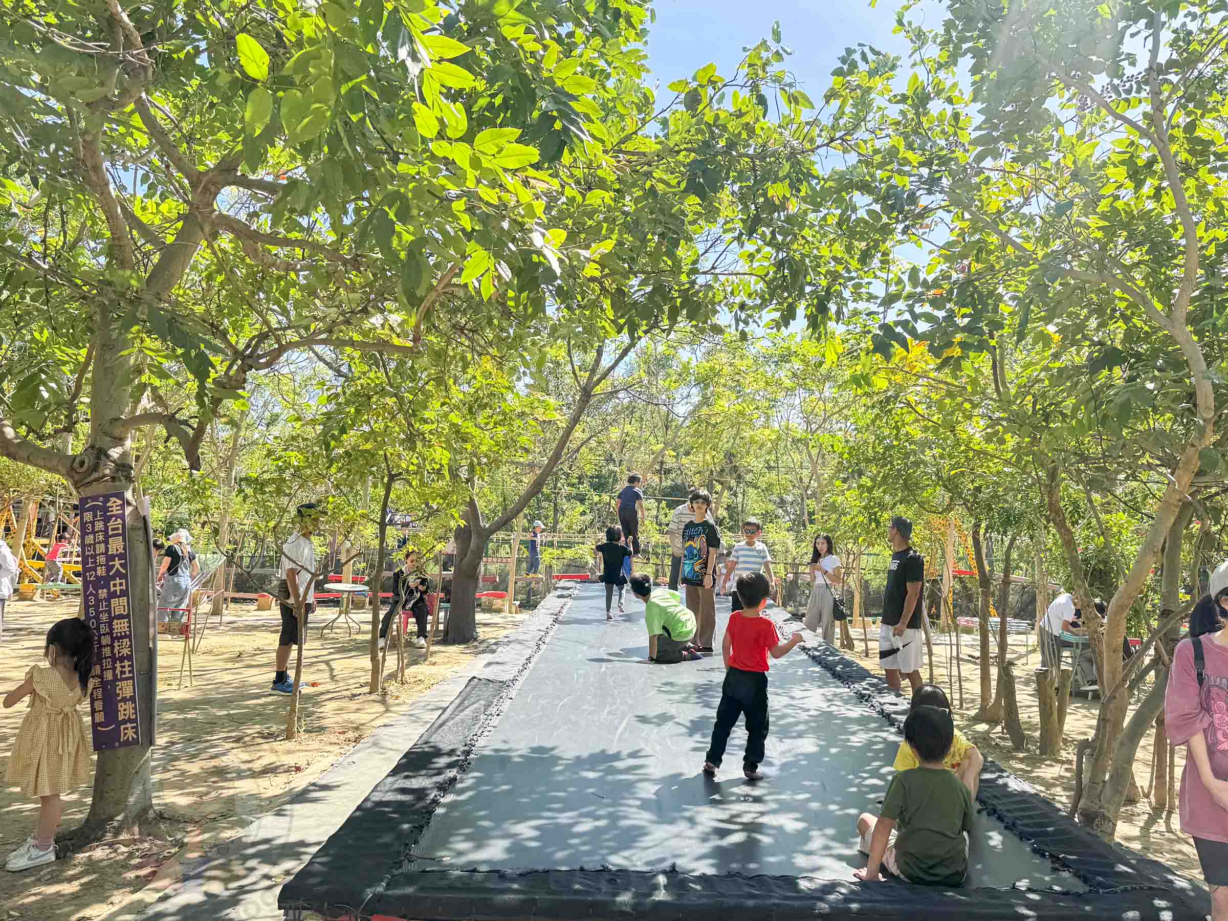 桃園|野趣森林》2025桃園親子景點!不插電迪士尼遊樂園,水陸空400項遊具一路暢玩,HIGH玩一整天。 - 第60張圖