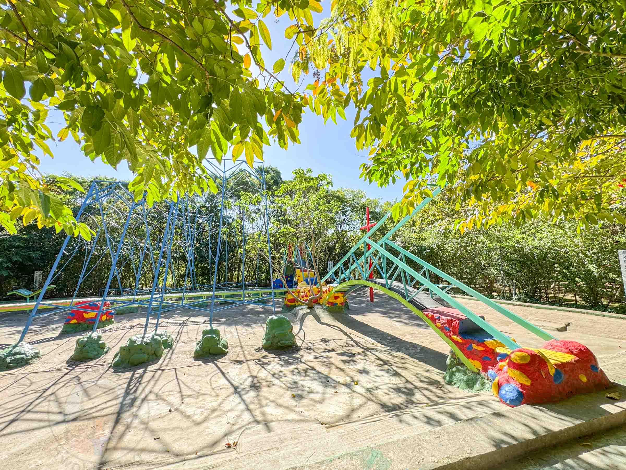 桃園|野趣森林》2025桃園親子景點!不插電迪士尼遊樂園,水陸空400項遊具一路暢玩,HIGH玩一整天。 - 第44張圖