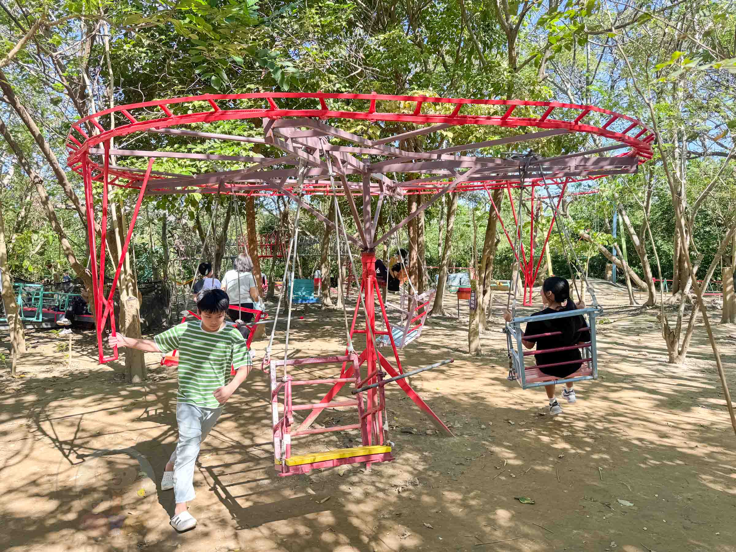 桃園|野趣森林》2025桃園親子景點!不插電迪士尼遊樂園,水陸空400項遊具一路暢玩,HIGH玩一整天。 - 第51張圖