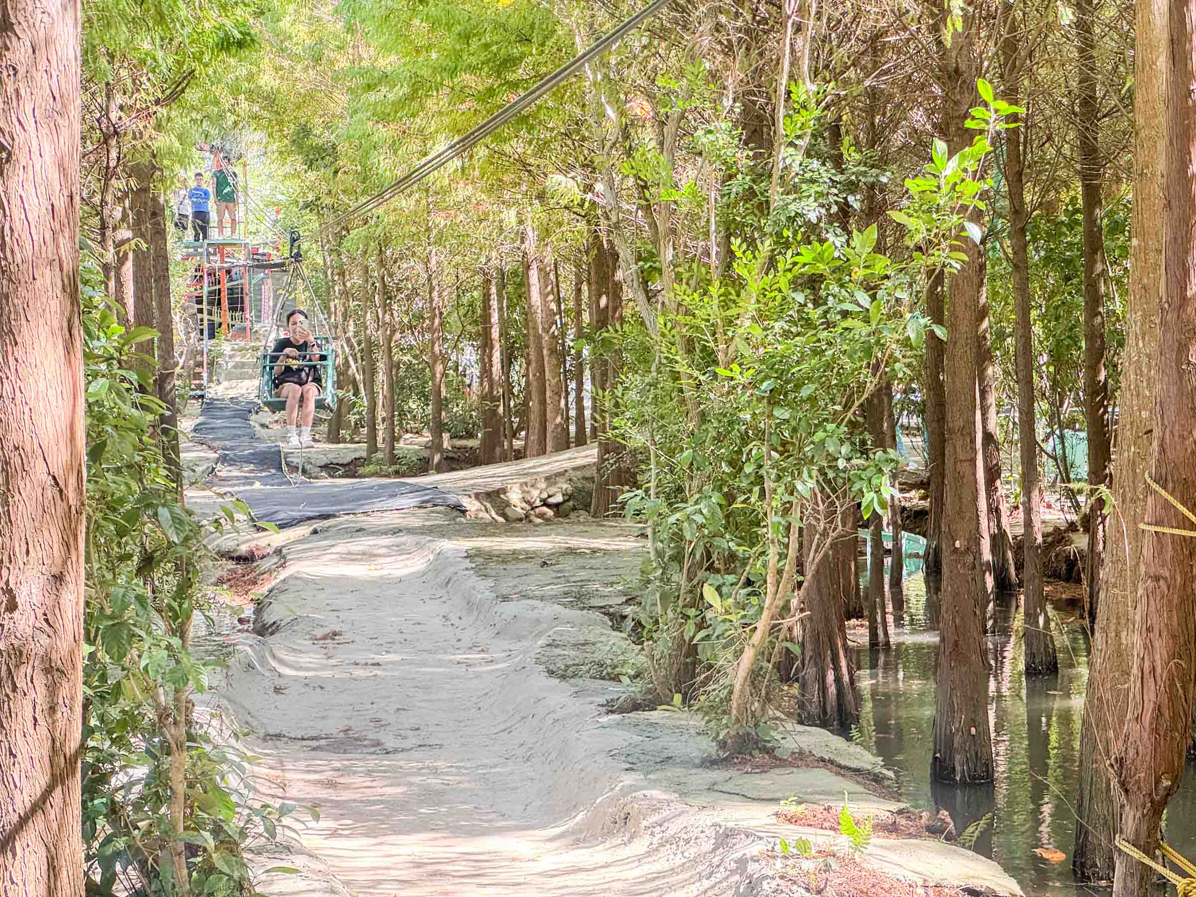 桃園|野趣森林》2025桃園親子景點!不插電迪士尼遊樂園,水陸空400項遊具一路暢玩,HIGH玩一整天。 - 第25張圖