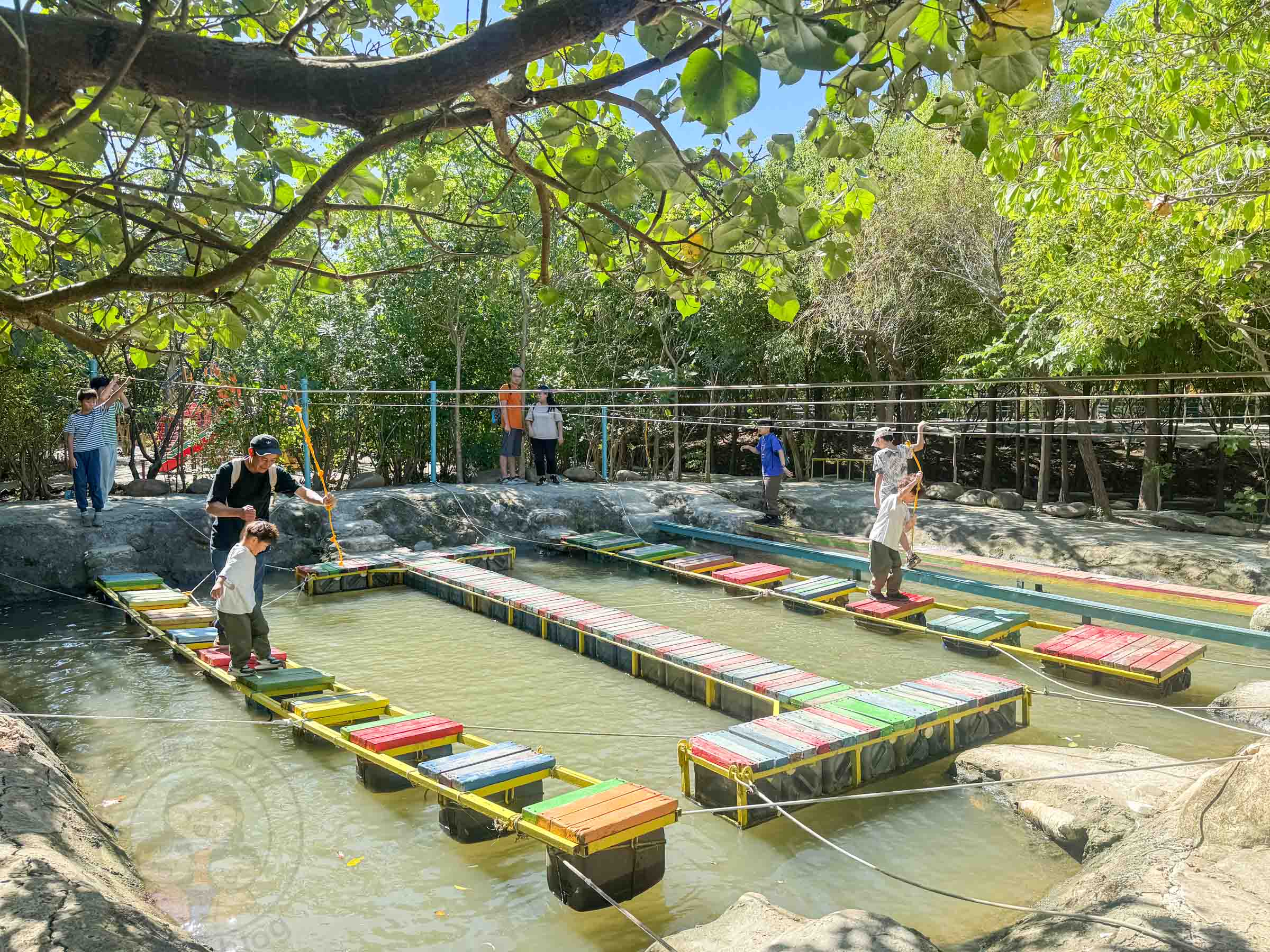 桃園|野趣森林》2025桃園親子景點!不插電迪士尼遊樂園,水陸空400項遊具一路暢玩,HIGH玩一整天。 - 第40張圖