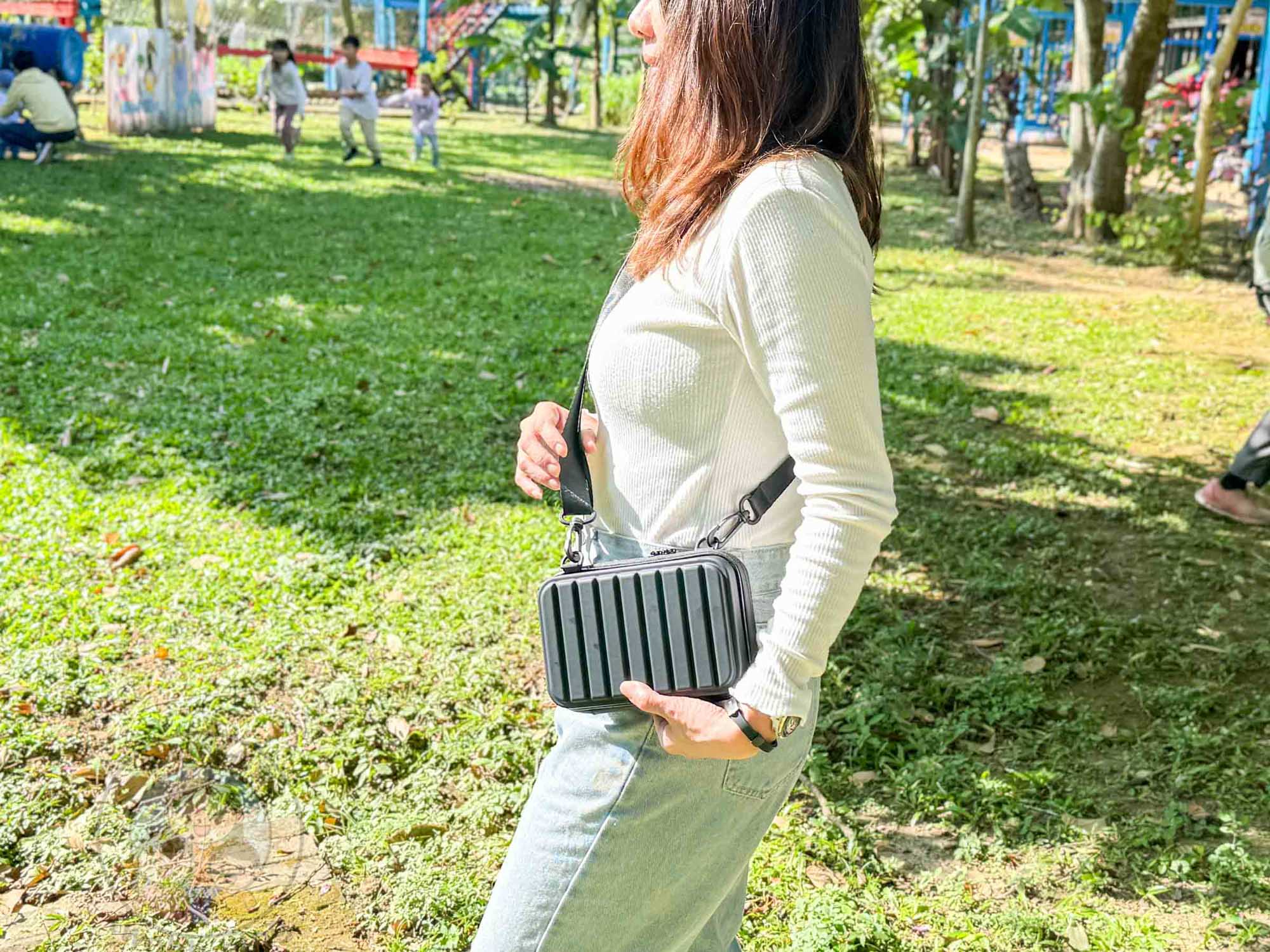 Travel Blue藍旅 旅途有型禮盒| 旅行好物推薦、舒眠頸枕、防盜斜背包、飛行耳塞、豪華眼罩,出國通勤親子旅行都好用 - 第5張圖 Travel Blue藍旅 旅途有型禮盒| 旅行好物推薦、舒眠頸枕、防盜斜背包、飛行耳塞、豪華眼罩,出國通勤親子旅行都好用