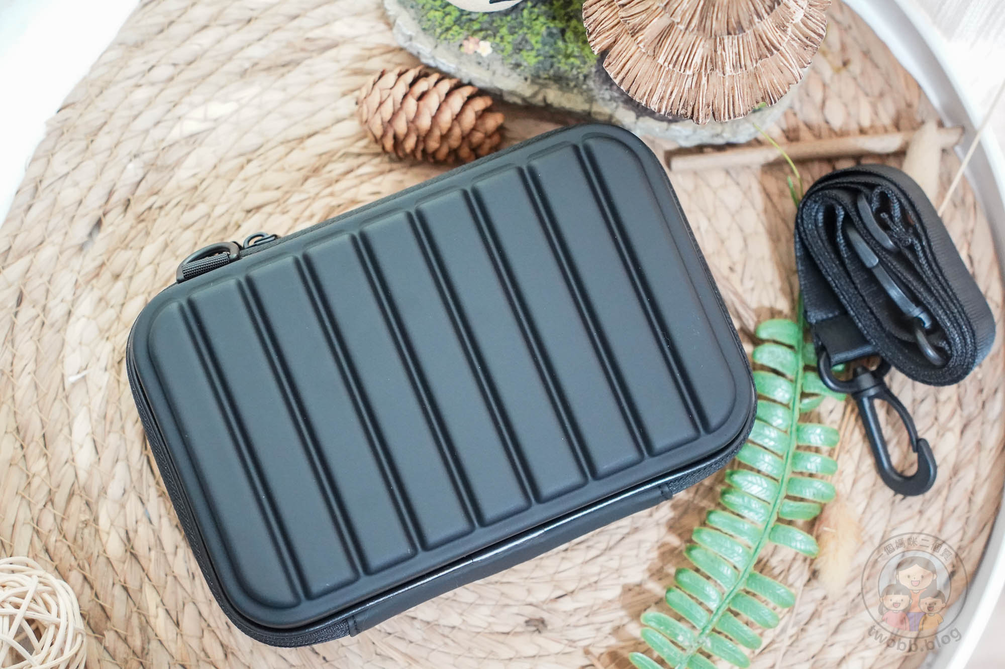 Travel Blue藍旅 旅途有型禮盒| 旅行好物推薦、舒眠頸枕、防盜斜背包、飛行耳塞、豪華眼罩,出國通勤親子旅行都好用 - 第7張圖 Travel Blue藍旅 旅途有型禮盒| 旅行好物推薦、舒眠頸枕、防盜斜背包、飛行耳塞、豪華眼罩,出國通勤親子旅行都好用