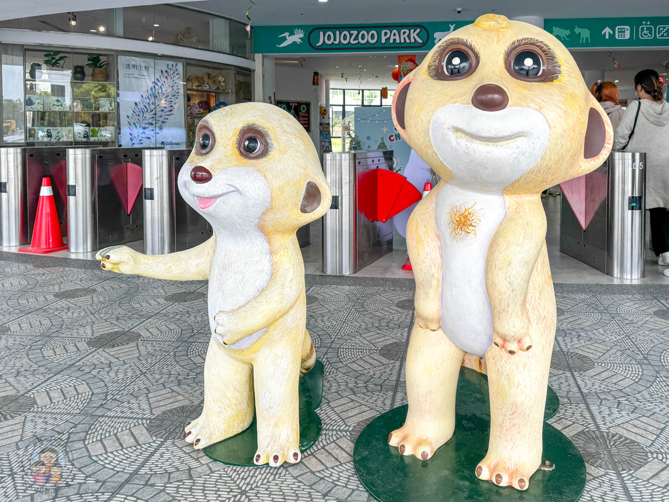 南投｜九九峰動物樂園》2026門票，中部唯一大型動物鳥禽樂園，可愛動物、鸚鵡零距離互動，還有恐龍火車。