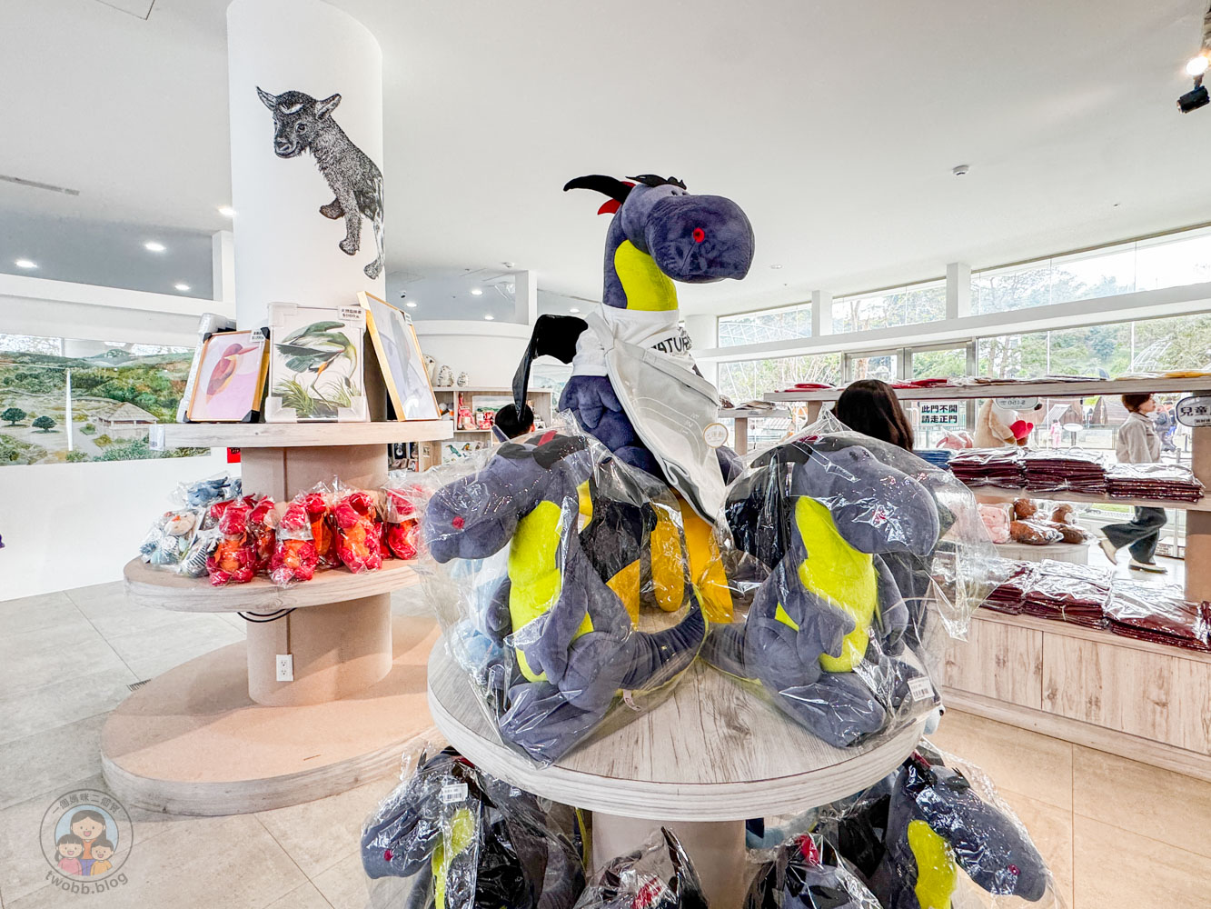 南投｜九九峰動物樂園》2026門票，中部唯一大型動物鳥禽樂園，可愛動物、鸚鵡零距離互動，還有恐龍火車。