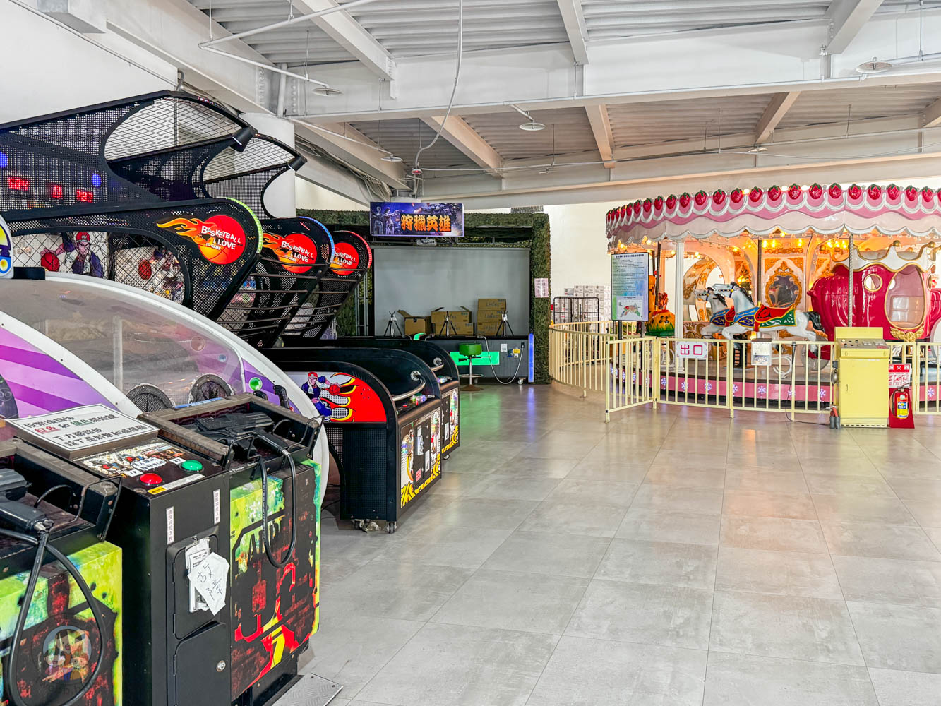 南投｜九九峰動物樂園》2026門票，中部唯一大型動物鳥禽樂園，可愛動物、鸚鵡零距離互動，還有恐龍火車。