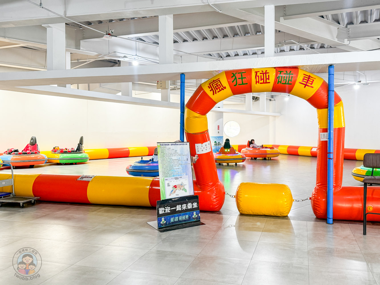 南投｜九九峰動物樂園》2026門票，中部唯一大型動物鳥禽樂園，可愛動物、鸚鵡零距離互動，還有恐龍火車。