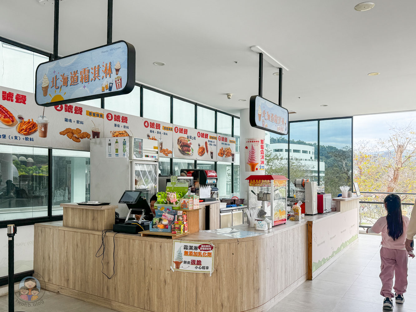 南投｜九九峰動物樂園》2026門票，中部唯一大型動物鳥禽樂園，可愛動物、鸚鵡零距離互動，還有恐龍火車。