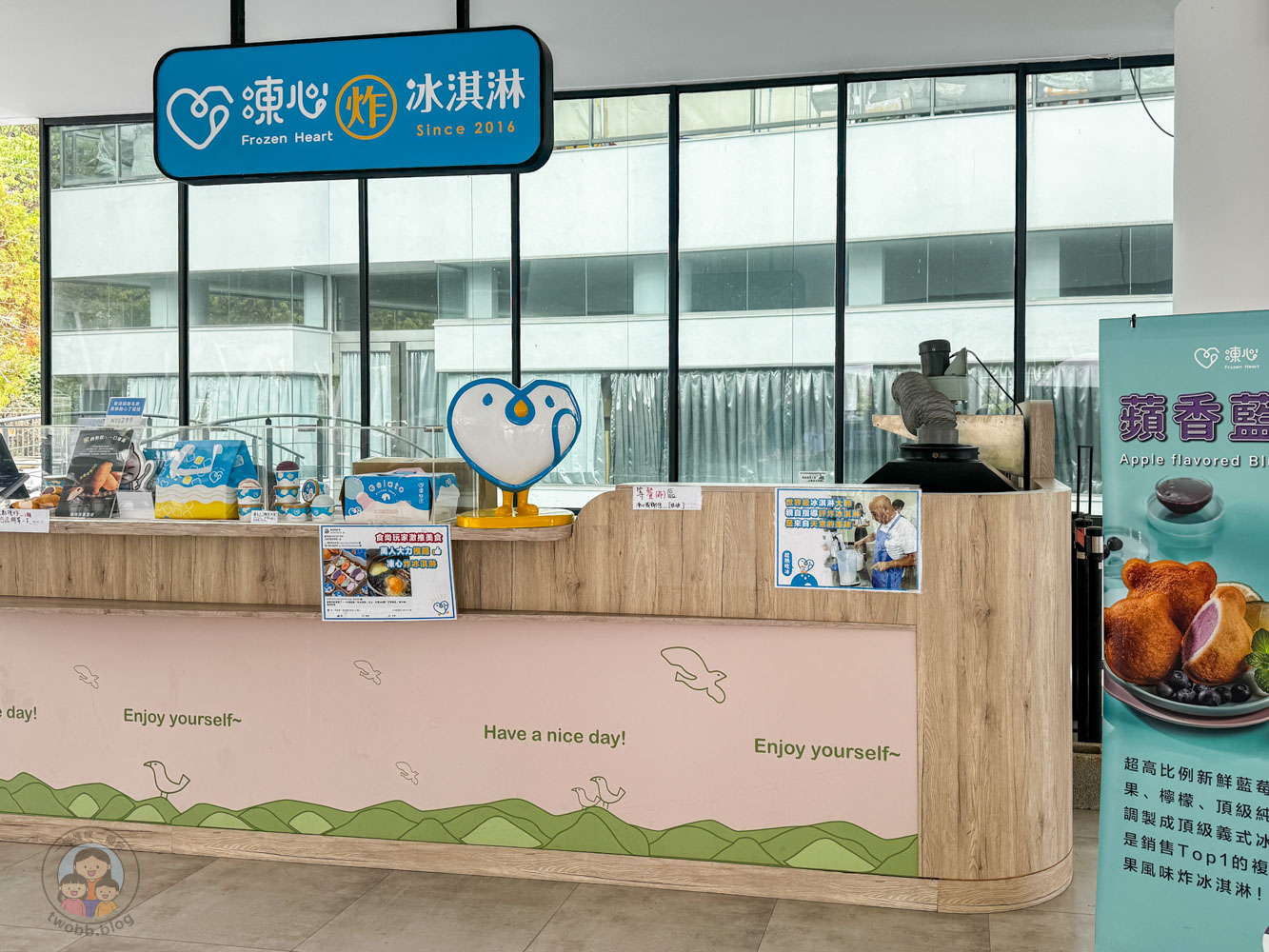 南投｜九九峰動物樂園》2026門票，中部唯一大型動物鳥禽樂園，可愛動物、鸚鵡零距離互動，還有恐龍火車。