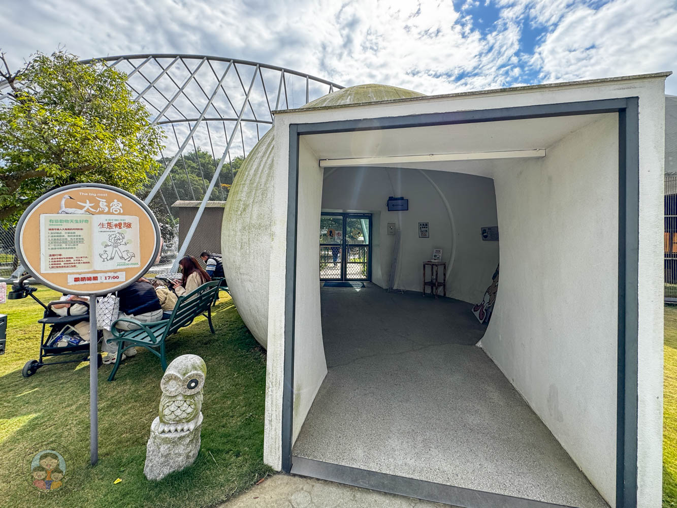 南投｜九九峰動物樂園》2026門票，中部唯一大型動物鳥禽樂園，可愛動物、鸚鵡零距離互動，還有恐龍火車。