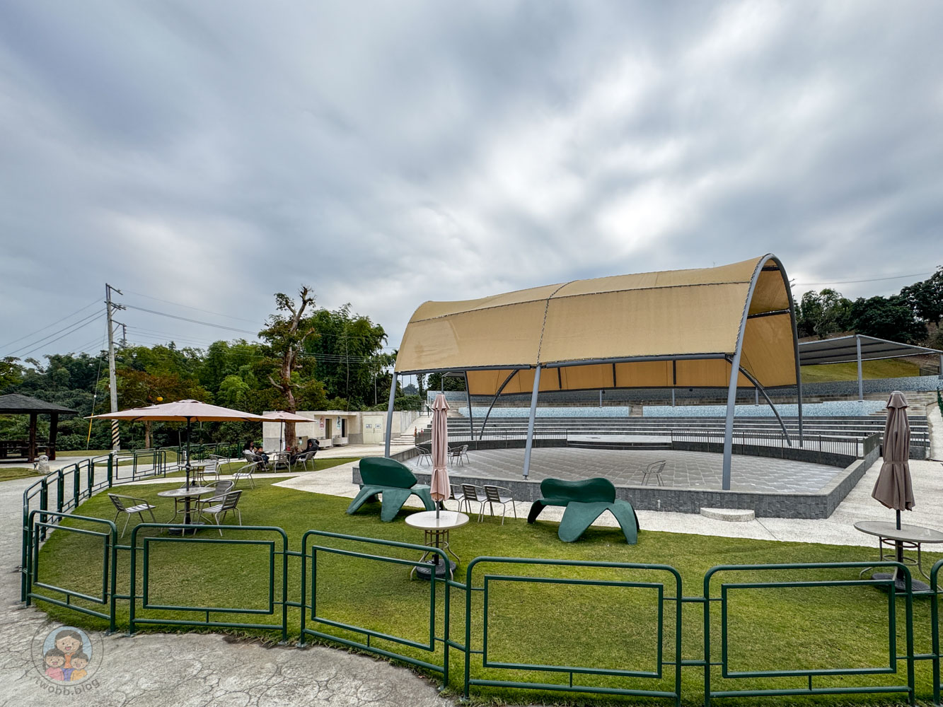 南投｜九九峰動物樂園》2026門票，中部唯一大型動物鳥禽樂園，可愛動物、鸚鵡零距離互動，還有恐龍火車。