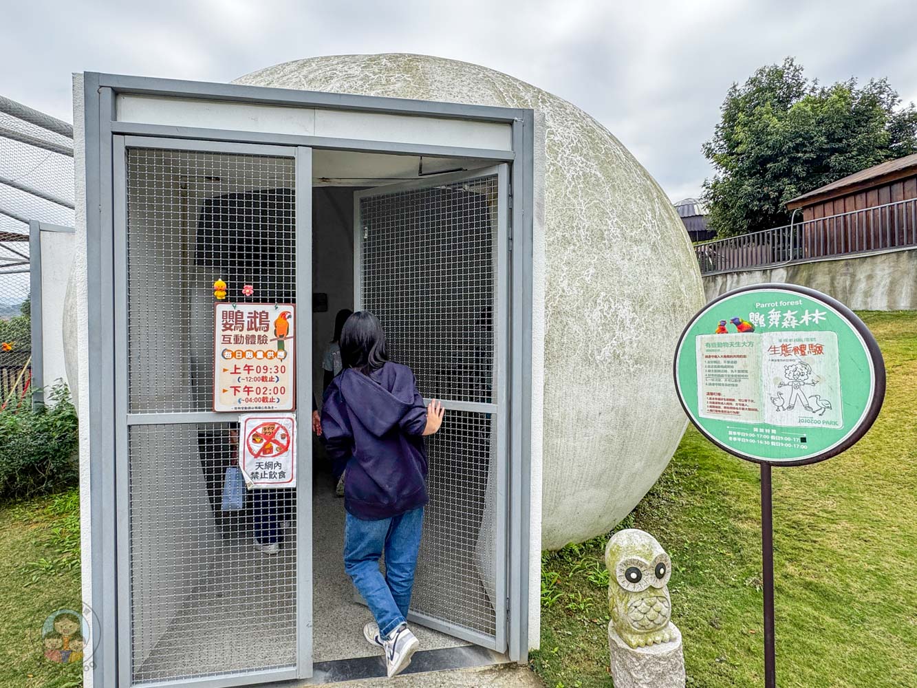 南投｜九九峰動物樂園》2026門票，中部唯一大型動物鳥禽樂園，可愛動物、鸚鵡零距離互動，還有恐龍火車。