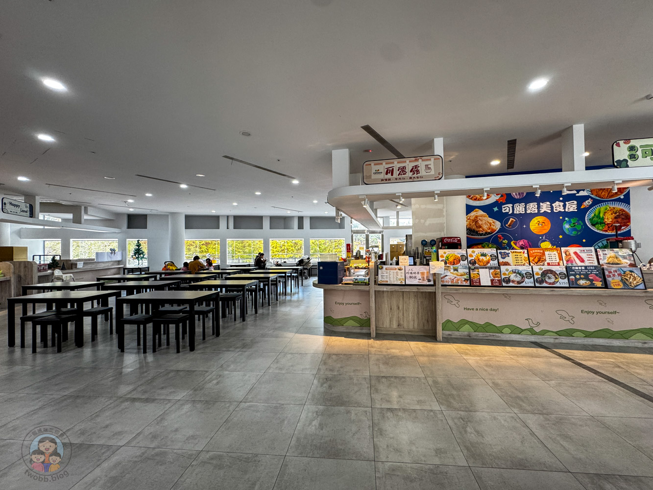 南投｜九九峰動物樂園》2026門票，中部唯一大型動物鳥禽樂園，可愛動物、鸚鵡零距離互動，還有恐龍火車。