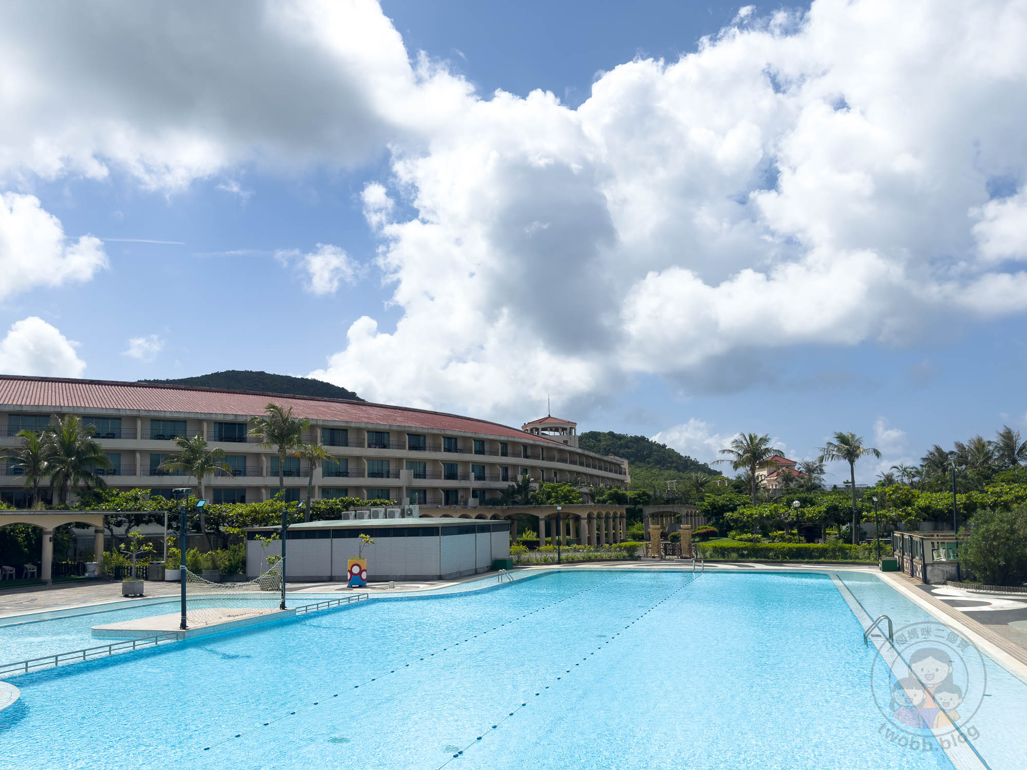 屏東｜墾丁福華渡假飯店》墾丁泳池飯店，直通小灣沙灘，梅花鹿親密互動。