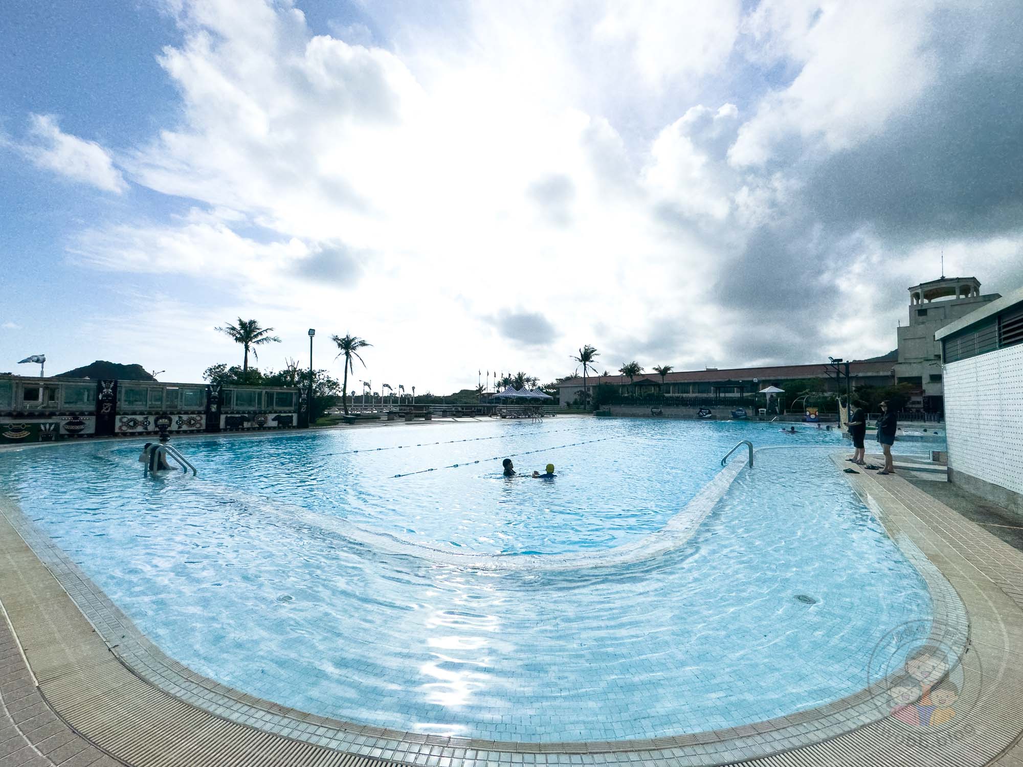 屏東｜墾丁福華渡假飯店》墾丁泳池飯店，直通小灣沙灘，梅花鹿親密互動。