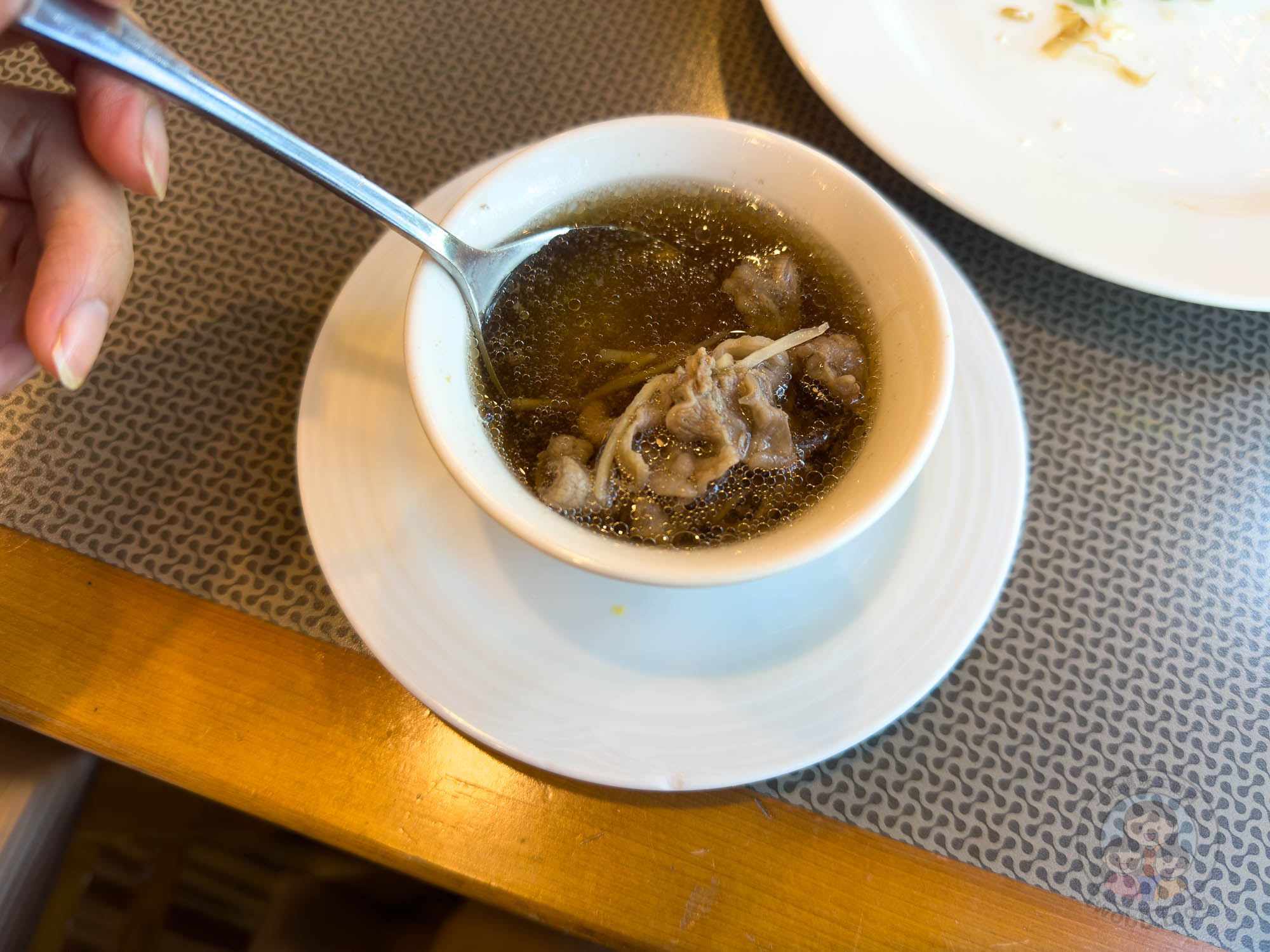 屏東｜墾丁福華渡假飯店》墾丁泳池飯店，直通小灣沙灘，梅花鹿親密互動。