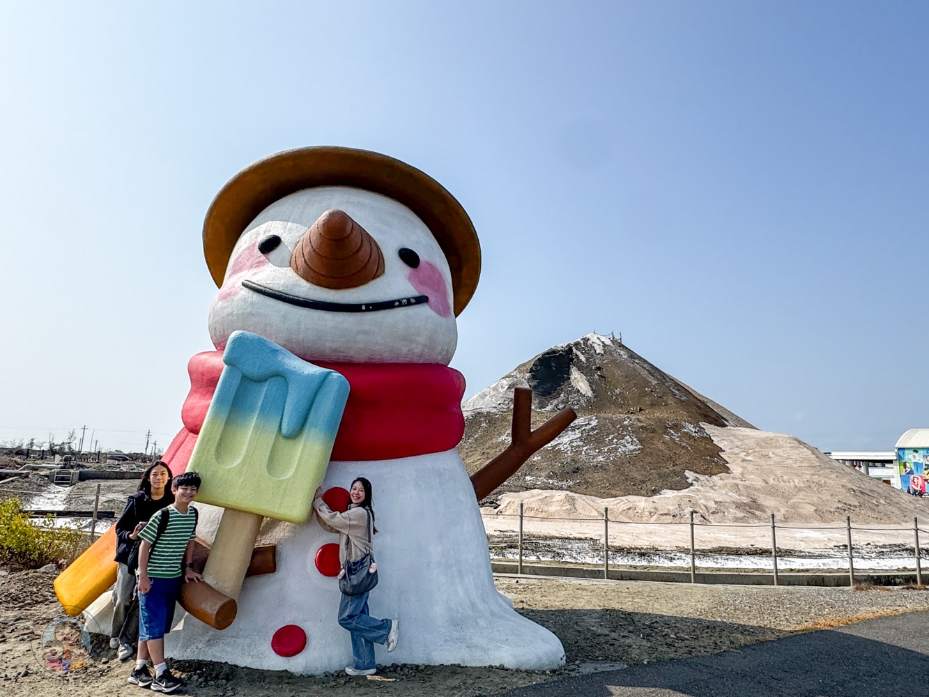 台南|七股鹽山》南台灣最美「雪山」!純白鹽峰打卡美拍、必吃鹽味冰棒、台南親子一日遊行程。 - 第12張圖 台南|七股鹽山》南台灣最美「雪山」!純白鹽峰打卡美拍、必吃鹽味冰棒、台南親子一日遊行程。