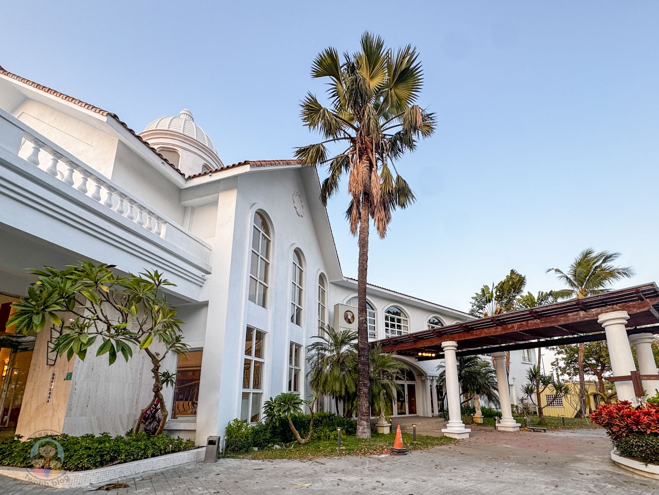 台南｜福爾摩沙花園酒店》台南永康住宿推薦，游泳池 露臺房型，親子住宿也適合。