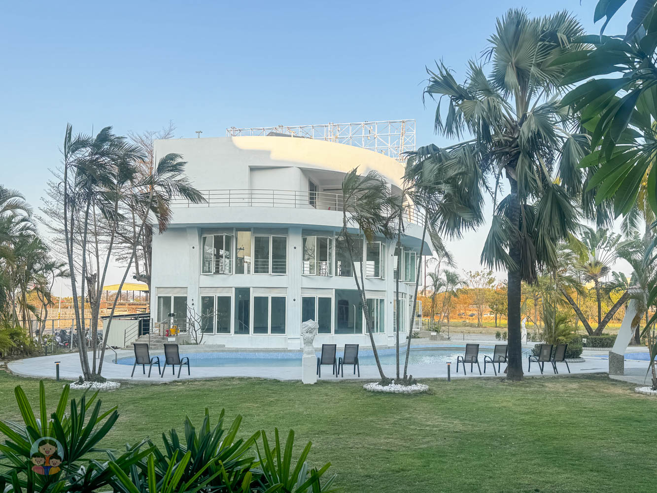 台南｜福爾摩沙花園酒店》台南永康住宿推薦，游泳池 露臺房型，親子住宿也適合。