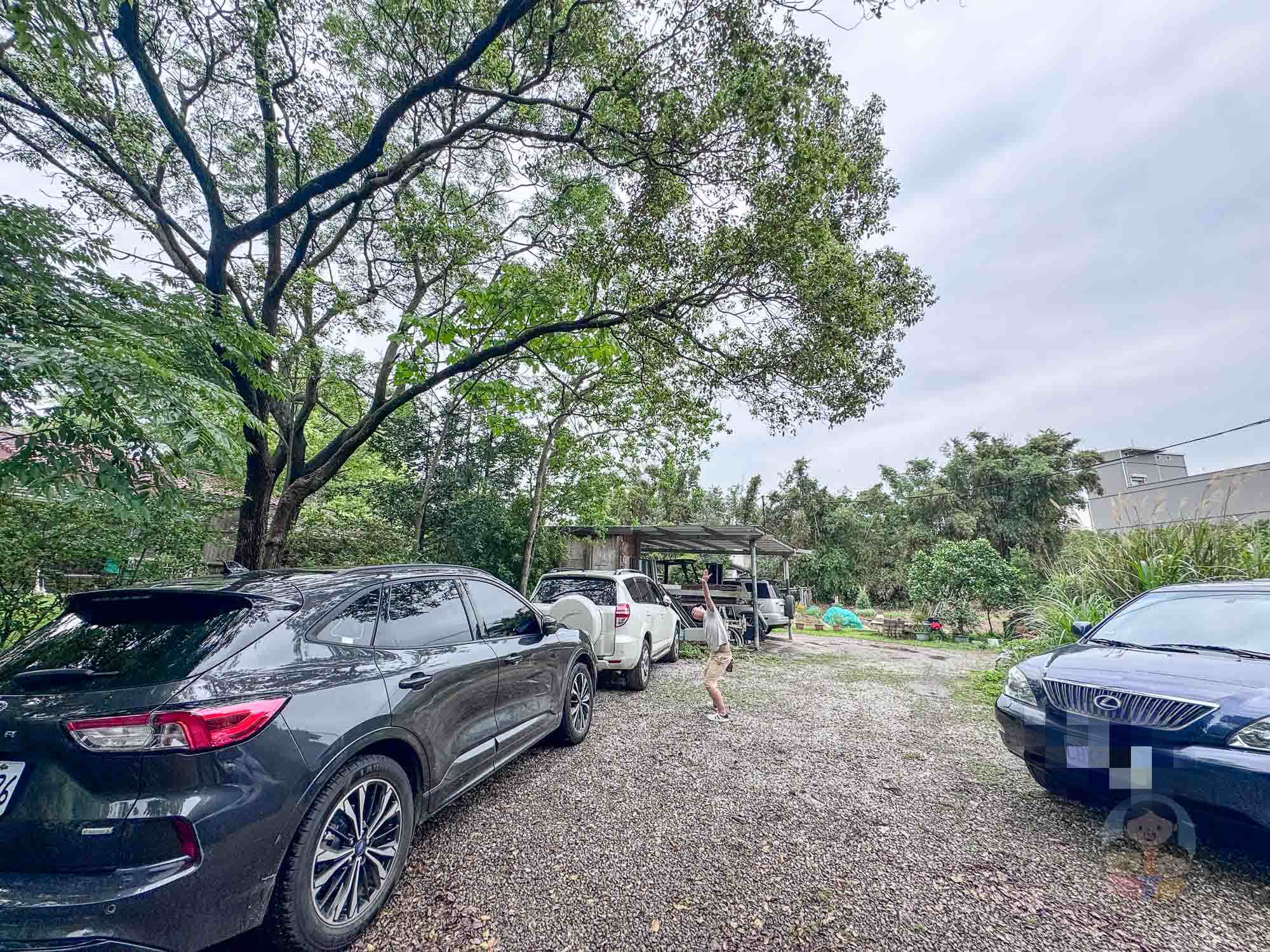 新北|陶淬湖庭園咖啡》2026新開幕新北親子景點!鶯歌景觀咖啡廳,草泥馬、可愛狐獴、羊咩咩。 - 第1張圖 新北|陶淬湖庭園咖啡》2026新開幕新北親子景點!鶯歌景觀咖啡廳,草泥馬、可愛狐獴、羊咩咩。