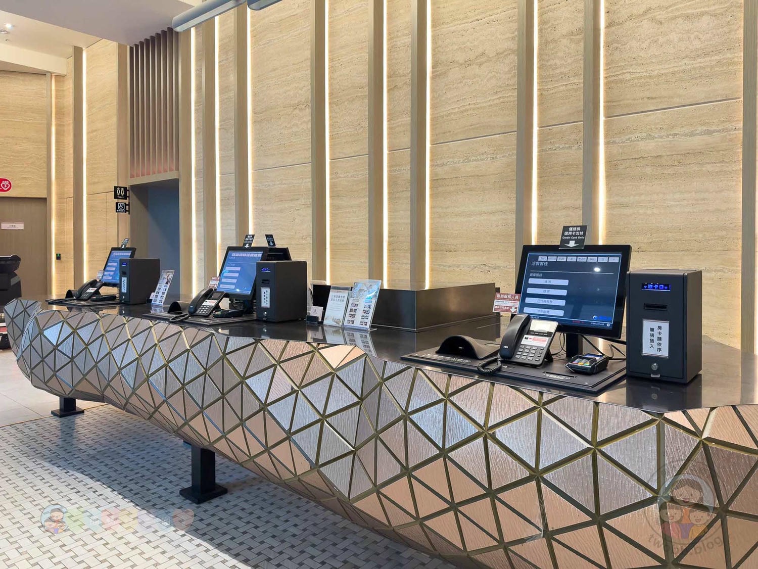 台中｜浮雲客棧Kloud Hotel》步行6分鐘可達逢甲夜市，鬧中取靜 寵物友善旅館。
