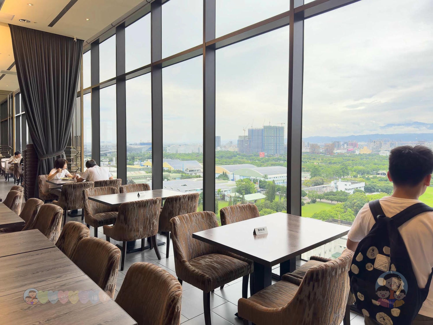 台中｜浮雲客棧Kloud Hotel》步行6分鐘可達逢甲夜市，鬧中取靜 寵物友善旅館。