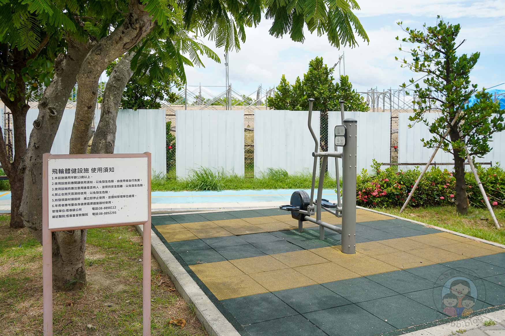 屏東|恆春共融遊戲場》緊鄰恆春古城、月琴主題遊戲場 六腳樹屋 戲水區 攀爬網。 - 第23張圖 屏東|恆春共融遊戲場》緊鄰恆春古城、月琴主題遊戲場 六腳樹屋 戲水區 攀爬網。
