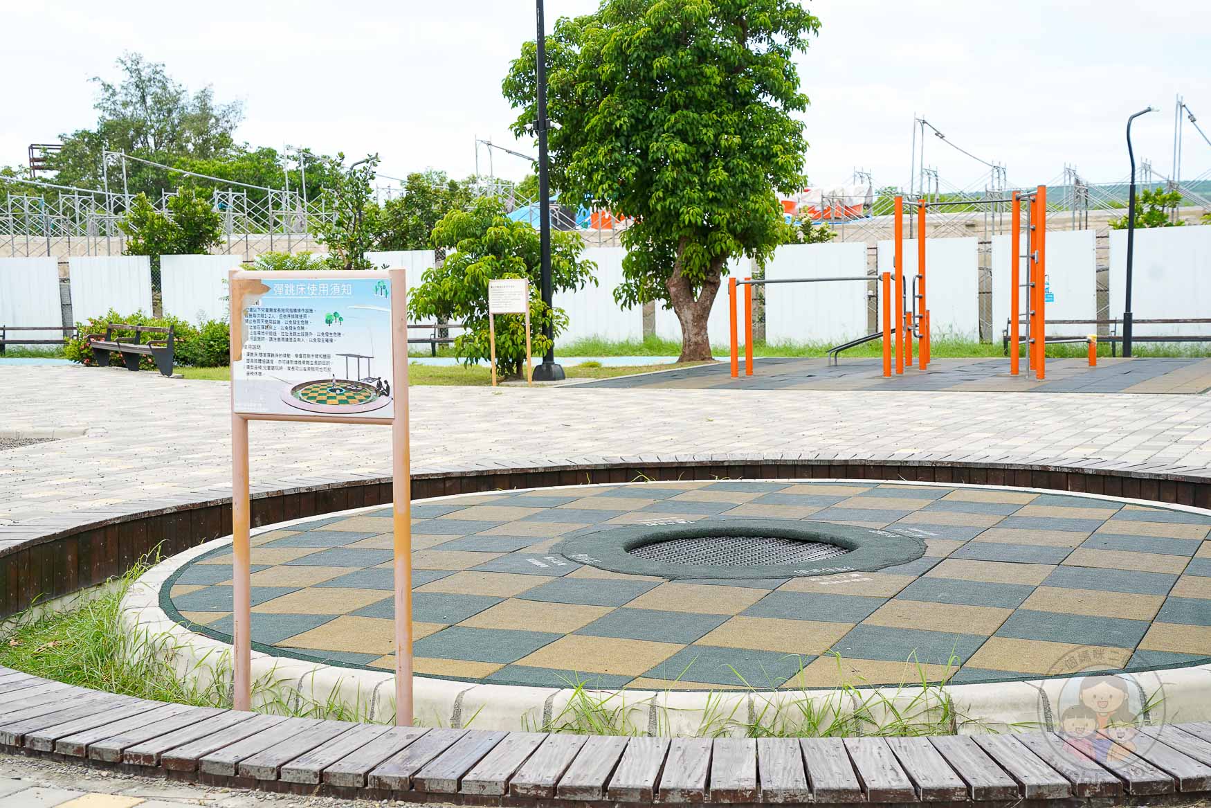 屏東|恆春共融遊戲場》緊鄰恆春古城、月琴主題遊戲場 六腳樹屋 戲水區 攀爬網。 - 第20張圖 屏東|恆春共融遊戲場》緊鄰恆春古城、月琴主題遊戲場 六腳樹屋 戲水區 攀爬網。
