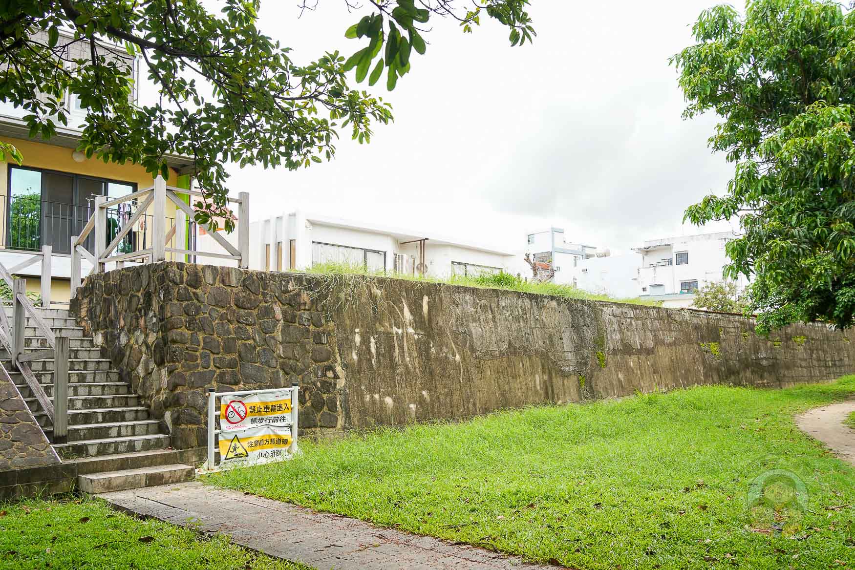 屏東|恆春共融遊戲場》緊鄰恆春古城、月琴主題遊戲場 六腳樹屋 戲水區 攀爬網。 - 第4張圖 屏東|恆春共融遊戲場》緊鄰恆春古城、月琴主題遊戲場 六腳樹屋 戲水區 攀爬網。