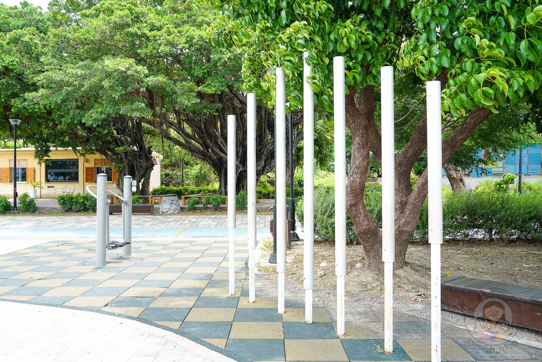 屏東|恆春共融遊戲場》緊鄰恆春古城、月琴主題遊戲場 六腳樹屋 戲水區 攀爬網。 - 第22張圖 屏東|恆春共融遊戲場》緊鄰恆春古城、月琴主題遊戲場 六腳樹屋 戲水區 攀爬網。