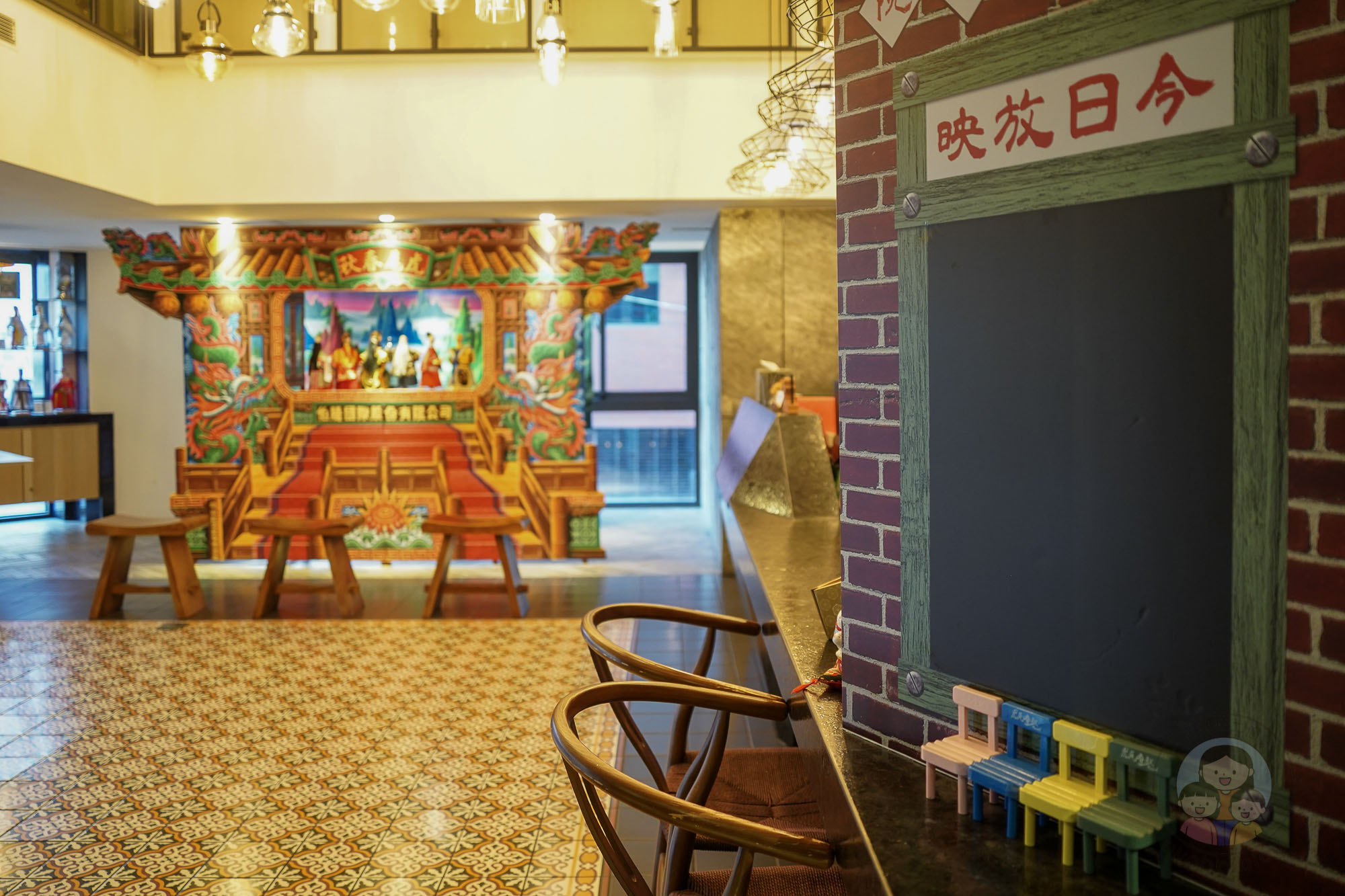 雲林|虎尾春秋文創設計旅店》全台首創布袋戲主題旅館、附設親子遊戲室、布袋戲台操偶區、露天Lounge Bar。 - 第7張圖 雲林|虎尾春秋文創設計旅店》全台首創布袋戲主題旅館、附設親子遊戲室、布袋戲台操偶區、露天Lounge Bar。
