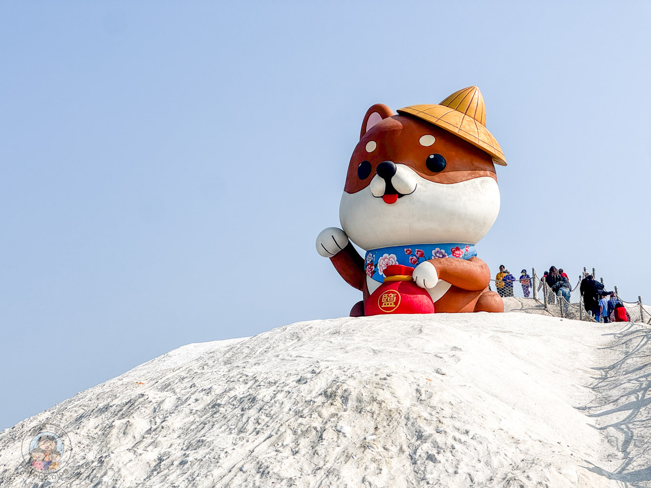 台南|七股遊客中心》台南免費親子景點!雪白鹽田建築、六號小島美拍,互動展覽、成功鹽DIY,小火車串遊七股鹽山 - 第18張圖 台南|七股遊客中心》台南免費親子景點!雪白鹽田建築、六號小島美拍,互動展覽、成功鹽DIY,小火車串遊七股鹽山