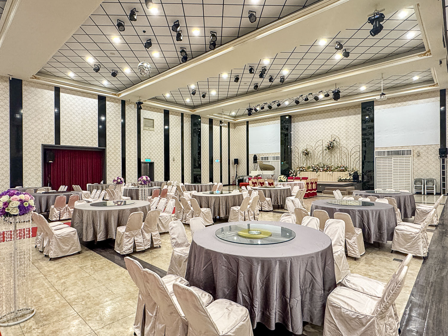 雲林|新尚豪婚宴會館》雲林婚宴會館推薦、絕美玻璃屋、全台首創太空艙新娘房。大斗南區宴會場所、尾牙聚餐 - 第21張圖 雲林|新尚豪婚宴會館》雲林婚宴會館推薦、絕美玻璃屋、全台首創太空艙新娘房。大斗南區宴會場所、尾牙聚餐