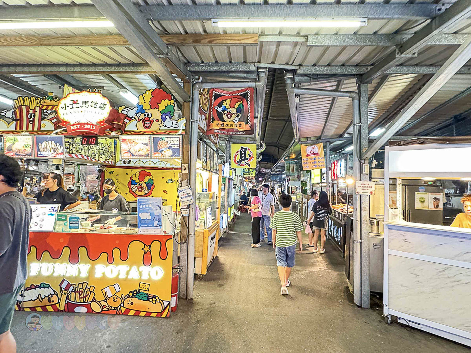 桃園|八德興仁花園夜市》6000坪美食天地吃透透!歡樂王國遊樂設施套票攻略,親子夜市玩透透 - 第6張圖 桃園八德興仁花園夜市