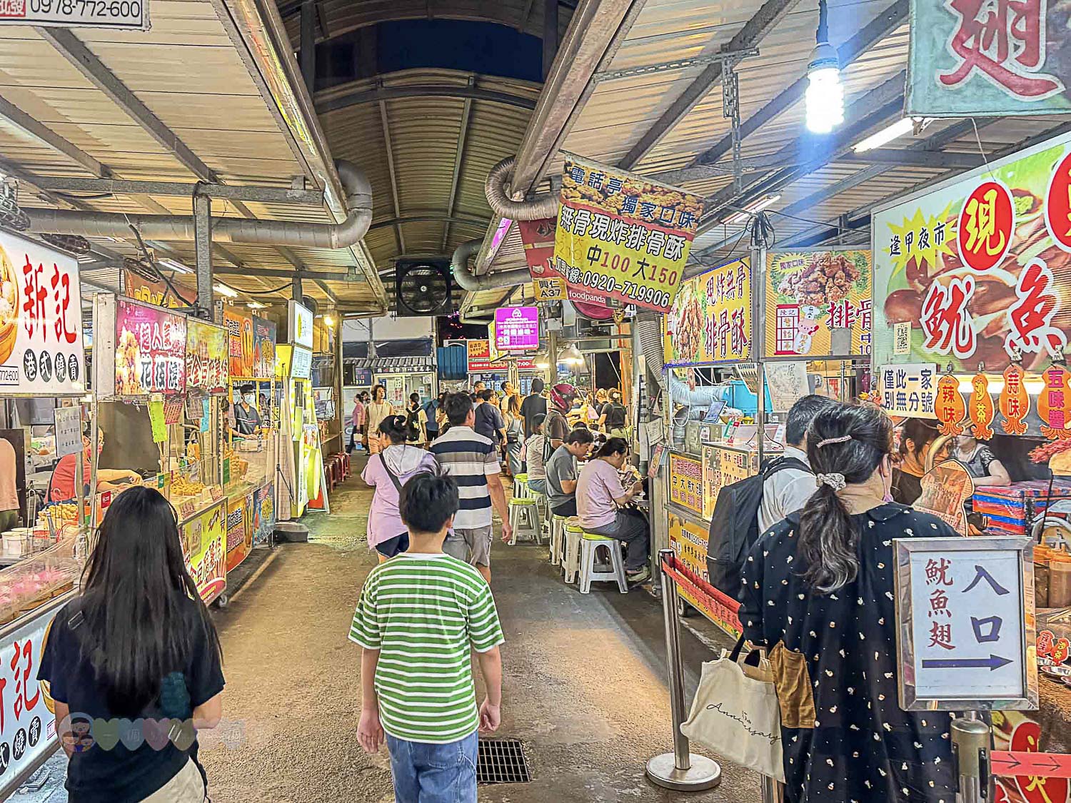 桃園|八德興仁花園夜市》6000坪美食天地吃透透!歡樂王國遊樂設施套票攻略,親子夜市玩透透 - 第5張圖 桃園八德興仁花園夜市