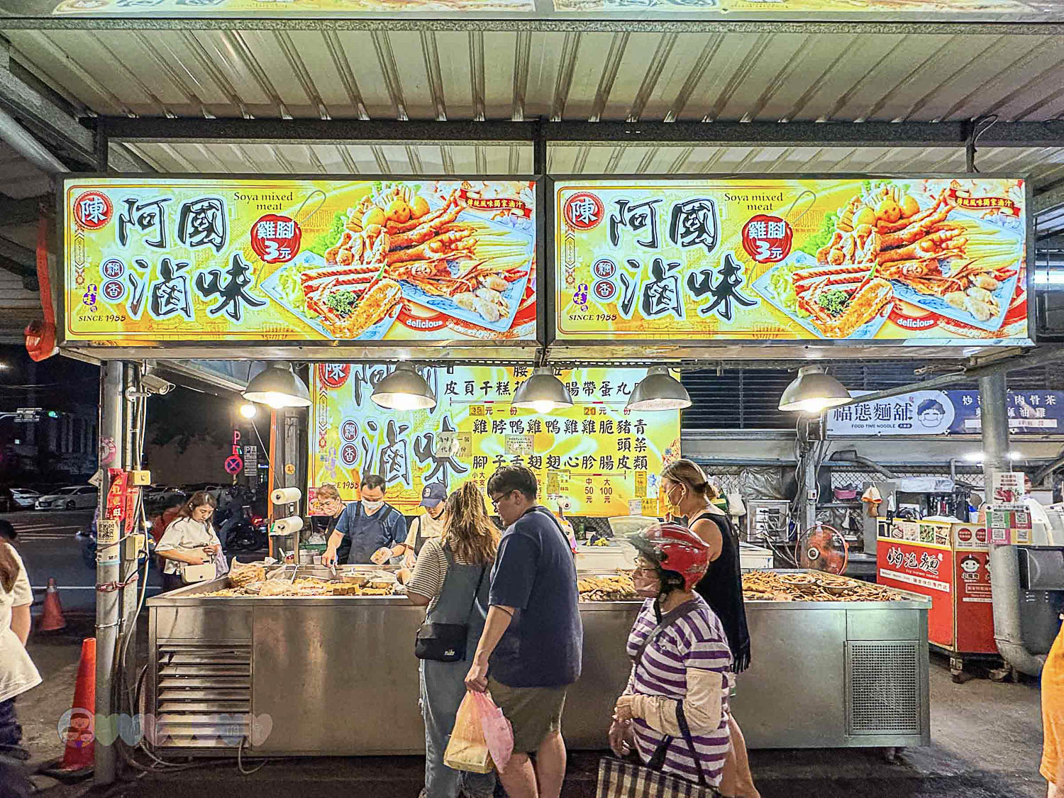 桃園|八德興仁花園夜市》6000坪美食天地吃透透!歡樂王國遊樂設施套票攻略,親子夜市玩透透 - 第12張圖 桃園八德興仁花園夜市