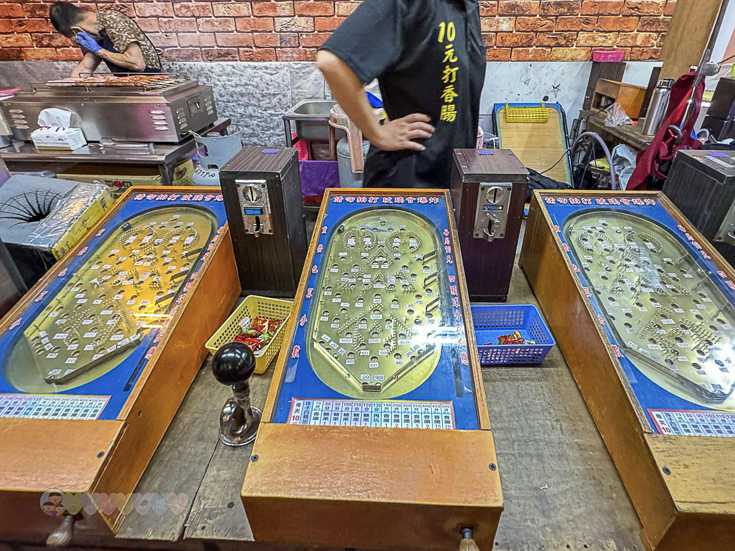 桃園|八德興仁花園夜市》6000坪美食天地吃透透!歡樂王國遊樂設施套票攻略,親子夜市玩透透 - 第47張圖 桃園八德興仁花園夜市