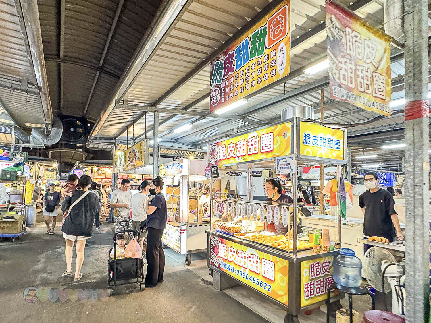 桃園|八德興仁花園夜市》6000坪美食天地吃透透!歡樂王國遊樂設施套票攻略,親子夜市玩透透 - 第48張圖 桃園八德興仁花園夜市