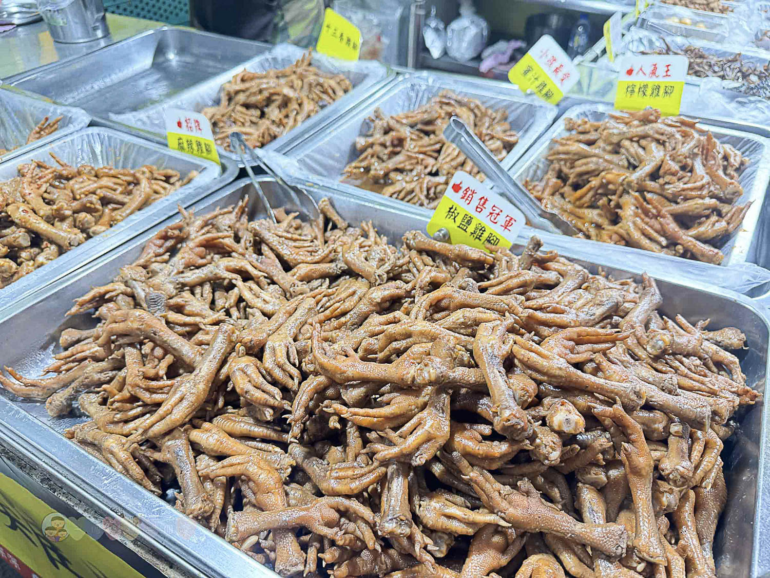桃園|八德興仁花園夜市》6000坪美食天地吃透透!歡樂王國遊樂設施套票攻略,親子夜市玩透透 - 第18張圖 桃園八德興仁花園夜市