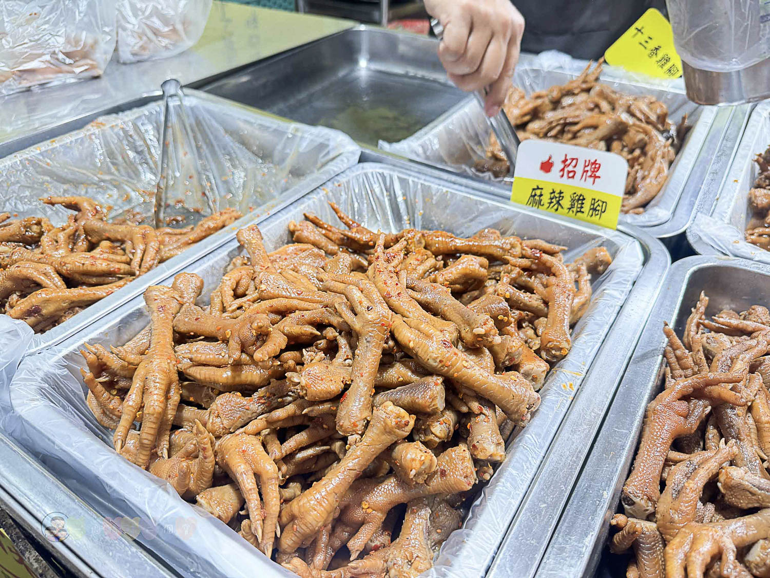 桃園|八德興仁花園夜市》6000坪美食天地吃透透!歡樂王國遊樂設施套票攻略,親子夜市玩透透 - 第19張圖 桃園八德興仁花園夜市