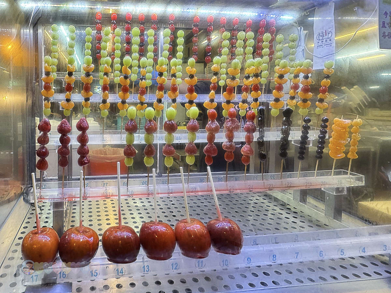 桃園|八德興仁花園夜市》6000坪美食天地吃透透!歡樂王國遊樂設施套票攻略,親子夜市玩透透 - 第11張圖 桃園八德興仁花園夜市